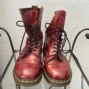 Dr. Martens sz. 10 woman’s sz. 9 Men’s